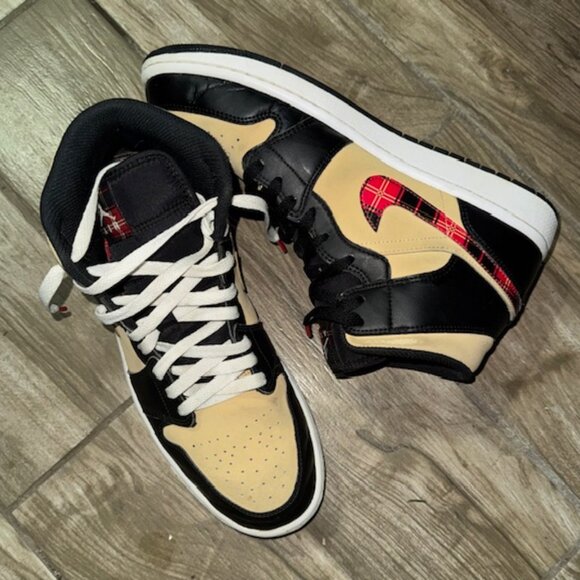 AIR JORDAN 1 MID SE - Picture 5 of 6